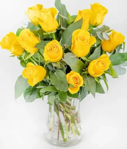 24-yellow-roses-in-a-vase