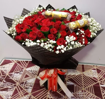 bouquet-of-red-roses-and-ferrero-chocolates