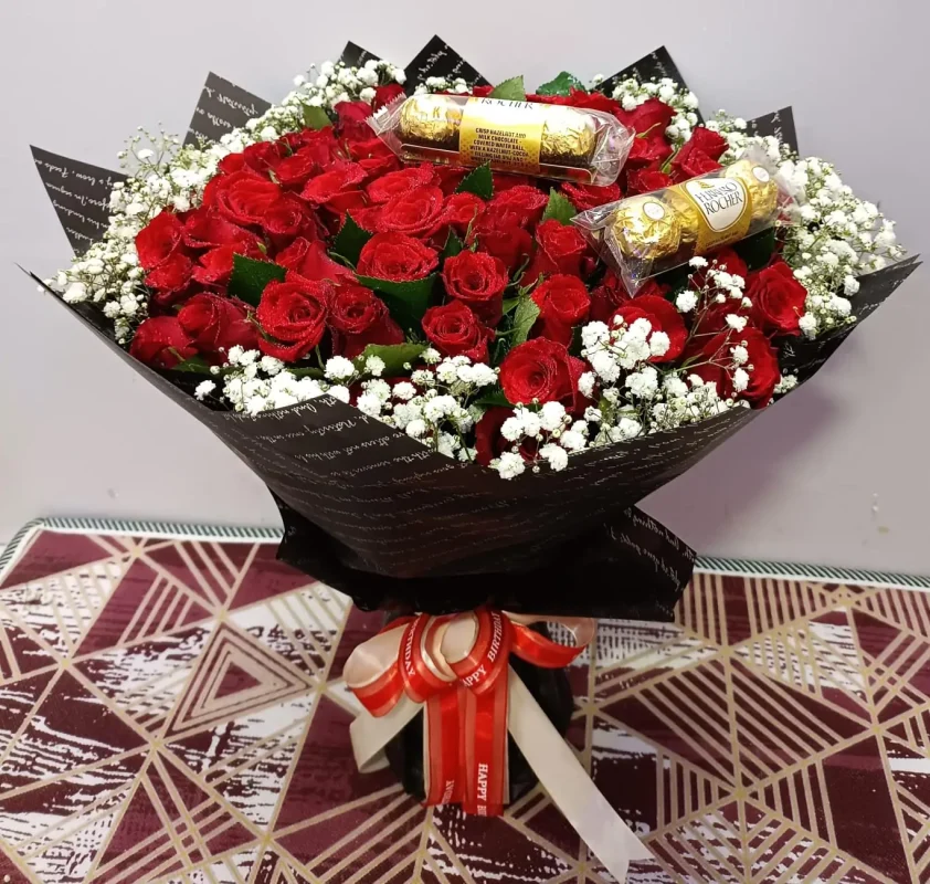 bouquet-of-red-roses-and-ferrero-chocolates