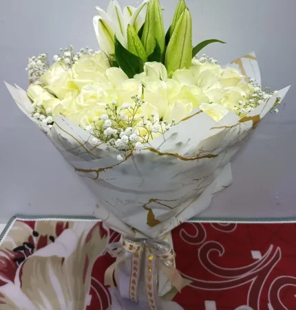 bouquet-of-white-roses-and-lilies