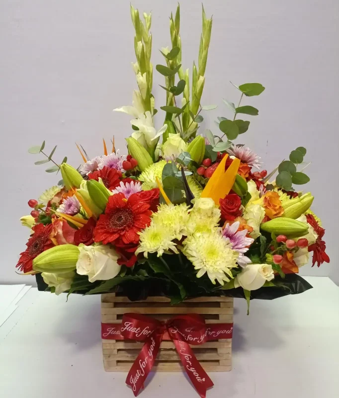 sunshine-wooden-box-bouquet