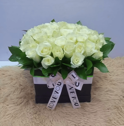 tropical-white-hat-box-bouquet-enhanced